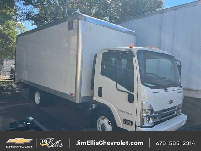 New 2025 Chevrolet Low Cab Forward 5500XG RWD image 3