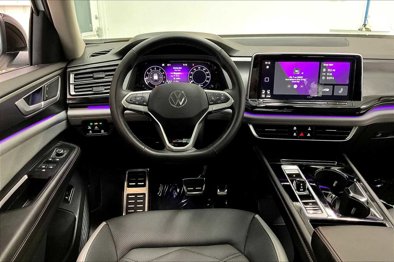 Used 2025 Volkswagen Atlas Peak Edition SE image 8