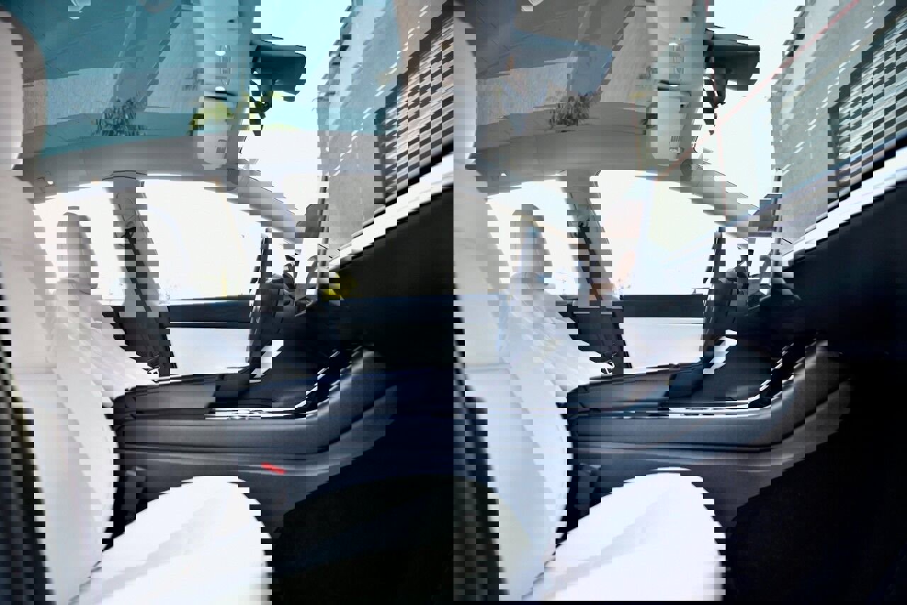 Used 2021 Tesla Model Y Long Range image 16