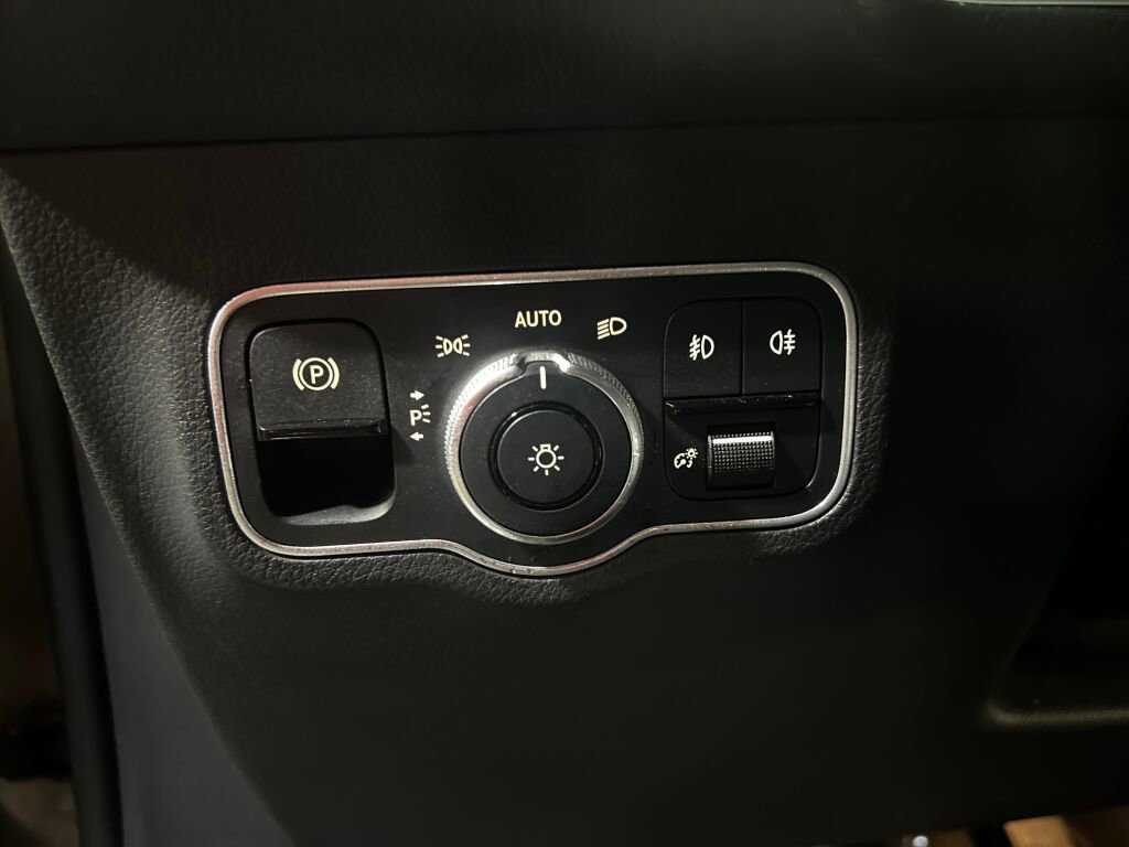 Certified 2022 Mercedes-Benz GLB 250 4MATIC image 12