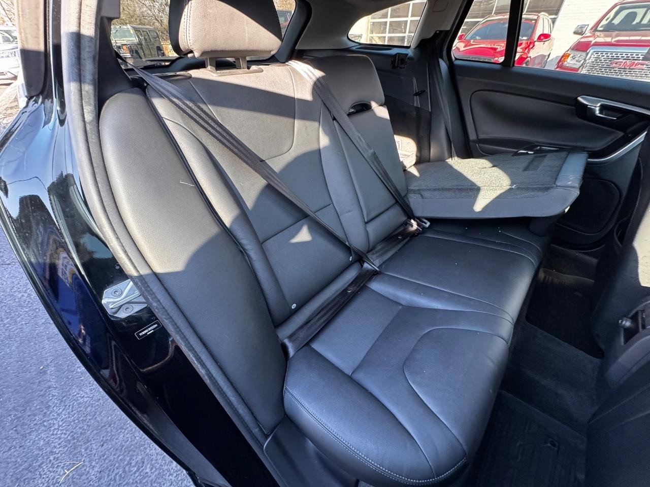 Used 2017 Volvo V60 T5 Premier w/ Convenience Package image 6