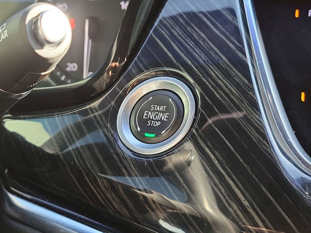 Used 2023 Cadillac XT6 Premium Luxury w/ Technology Package image 17