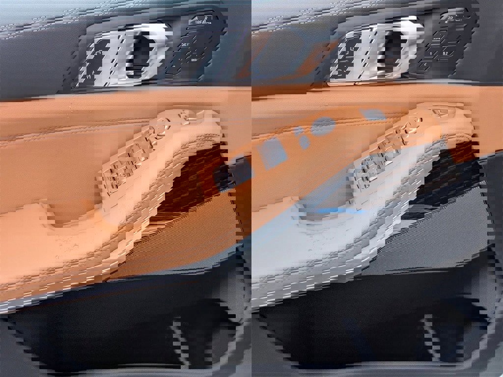 New 2025 BMW X7 xDrive40i w/ Premium Package image 11