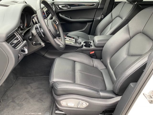 Certified 2024 Porsche Macan AWD/4WD image 5