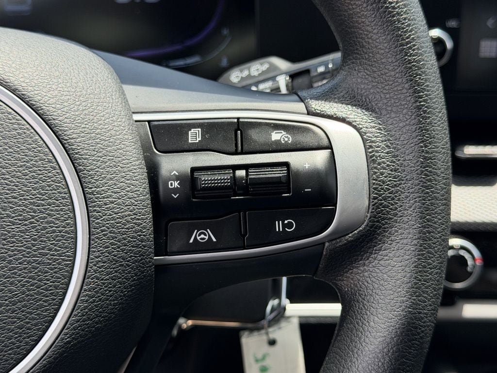 Used 2025 Kia Sportage LX FWD image 21