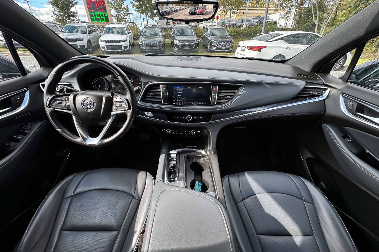 Used 2024 Buick Enclave Premium image 12
