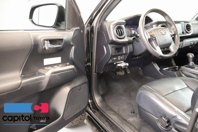 Used 2019 Toyota Tacoma TRD Off-Road w/ TRD Premium Off Road Package AWD/4WD image 8