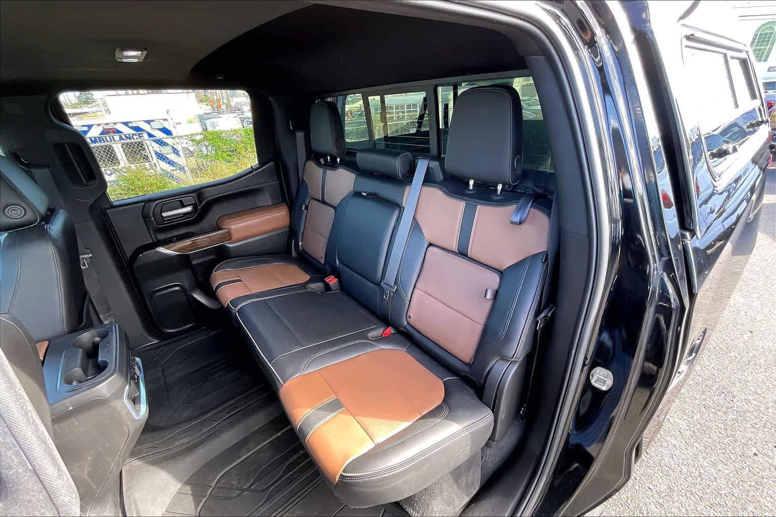 Used 2020 Chevrolet Silverado 1500 High Country w/ Technology Package AWD/4WD image 29