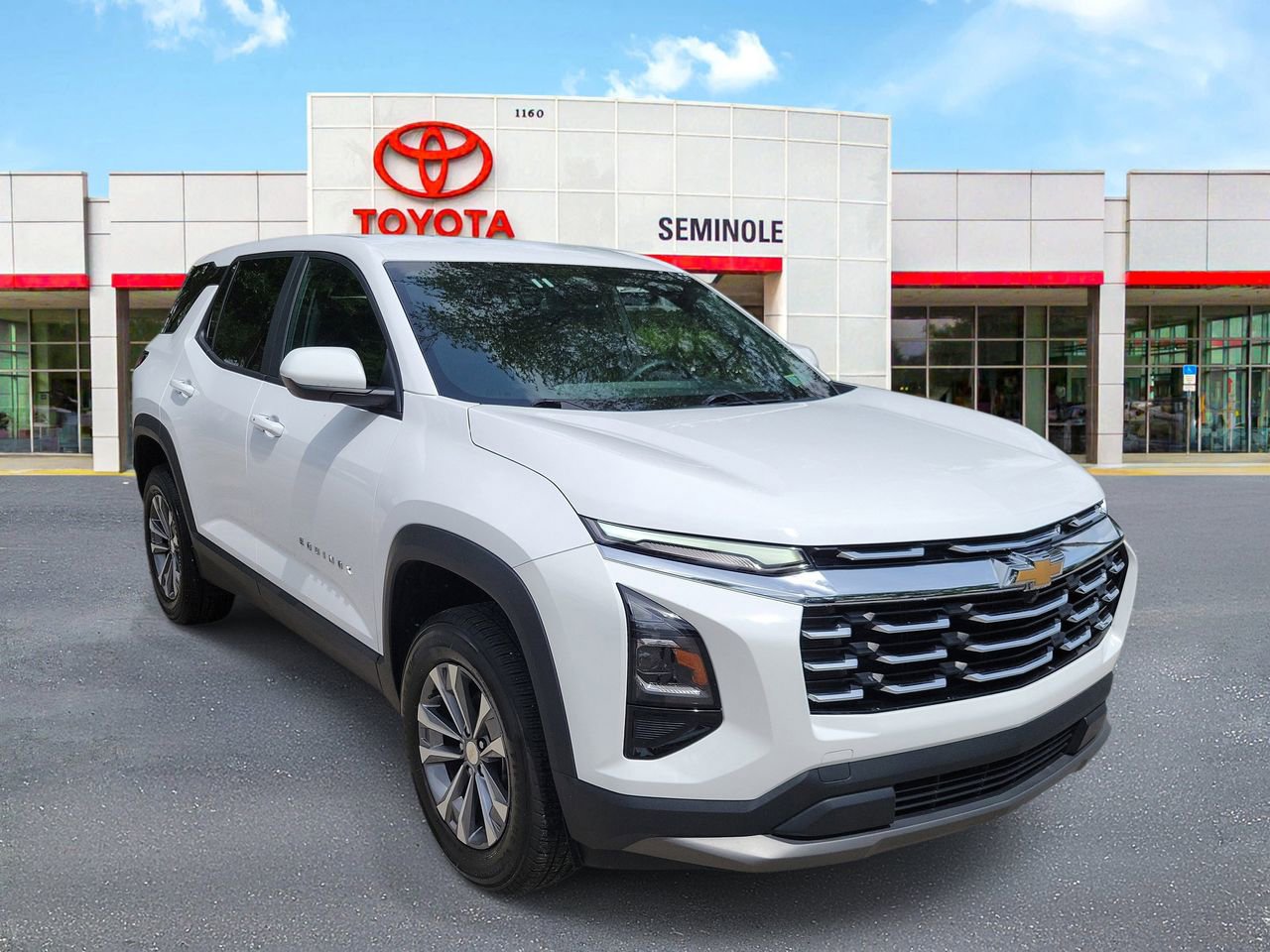 Used 2025 Chevrolet Equinox LT image 2