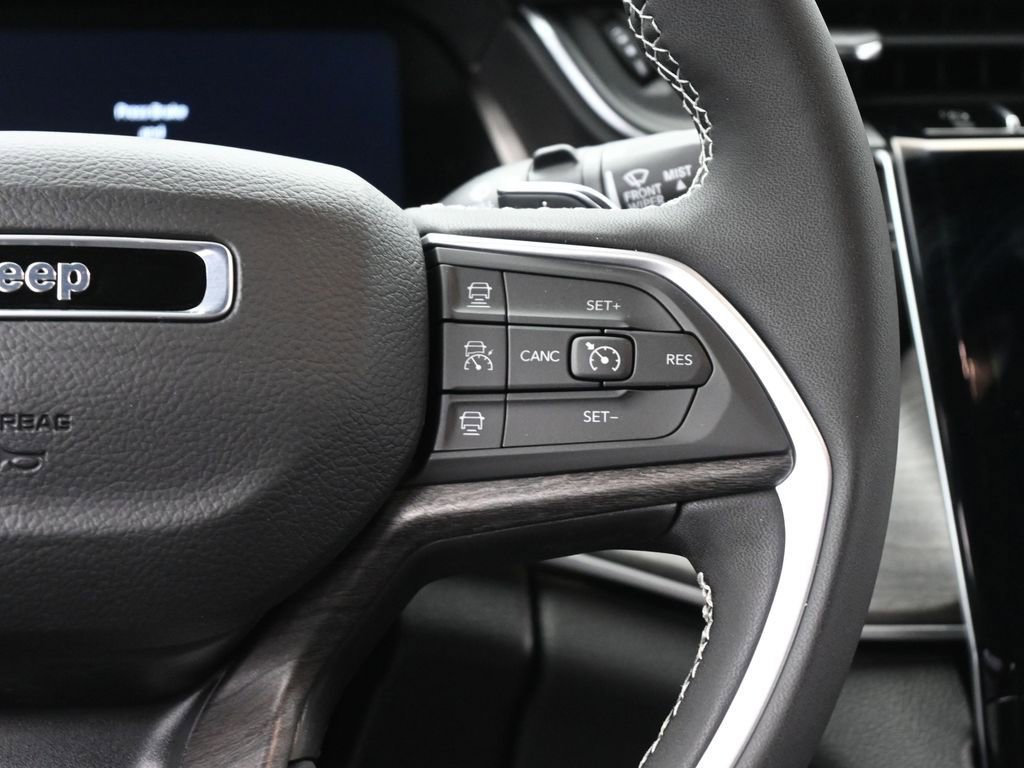 Used 2025 Jeep Grand Cherokee L Limited image 31