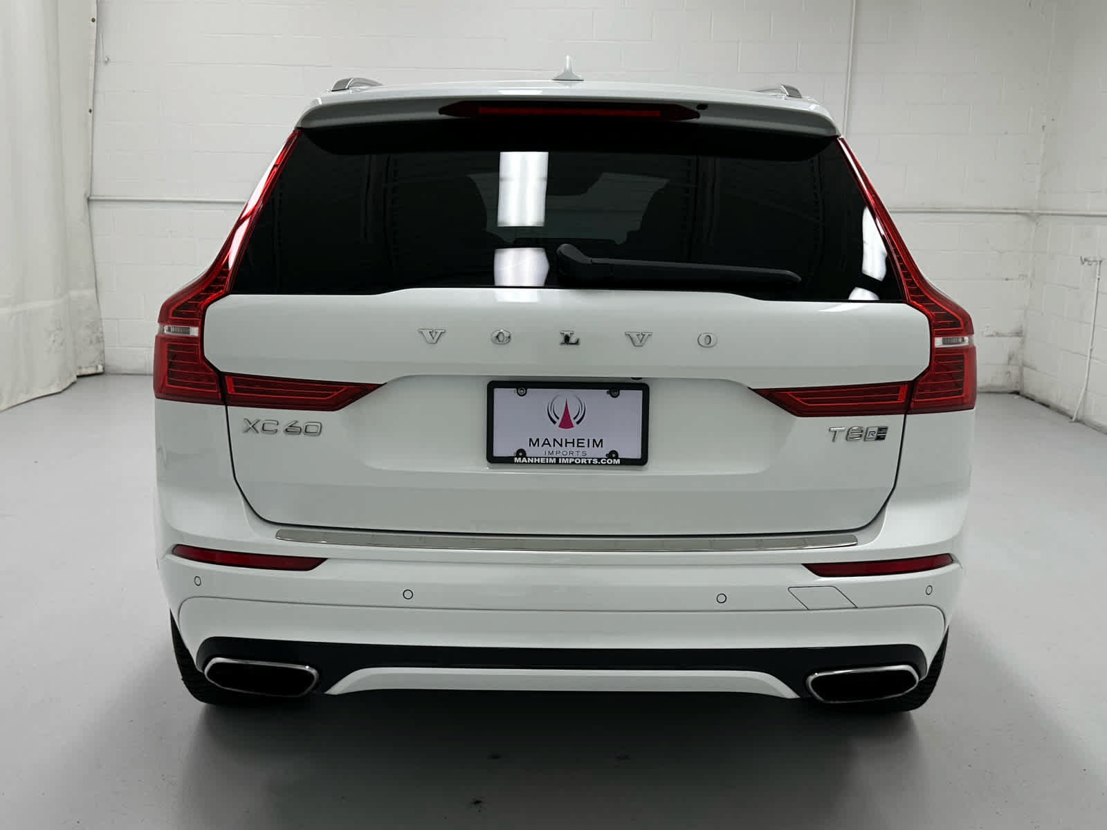 Used 2018 Volvo XC60 T8 R-Design w/ Convenience Package image 7