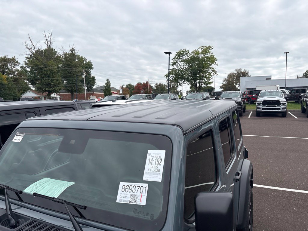 Used 2025 Jeep Wrangler Unlimited Sport AWD/4WD image 5
