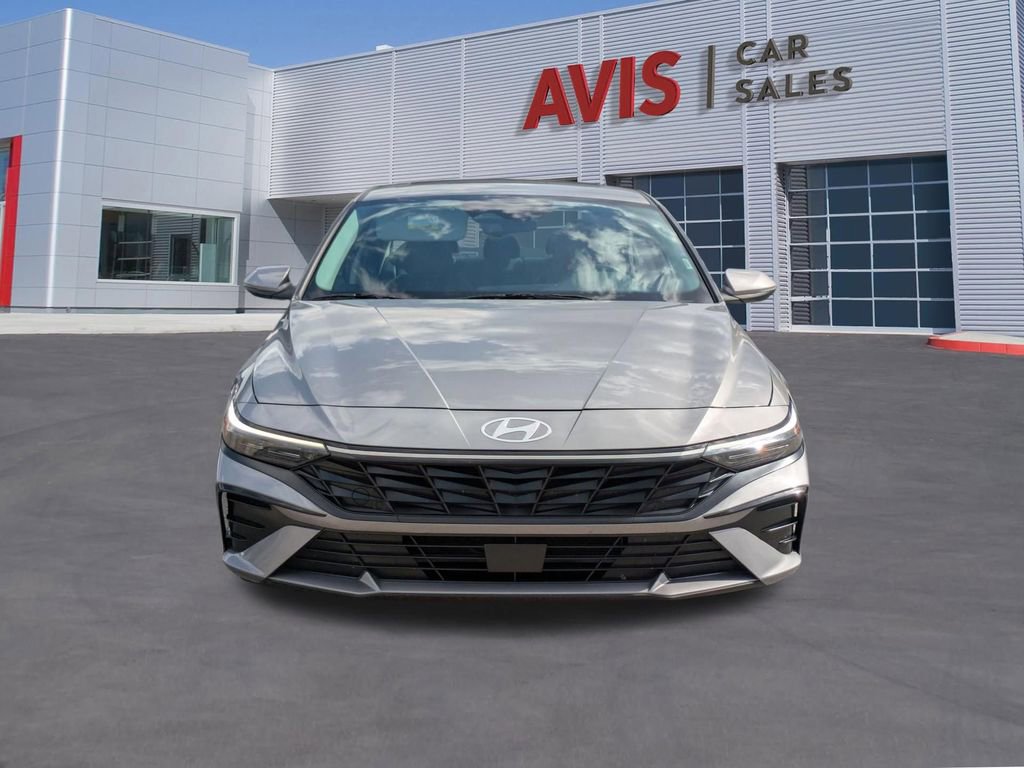 Used 2025 Hyundai Elantra Limited FWD image 2
