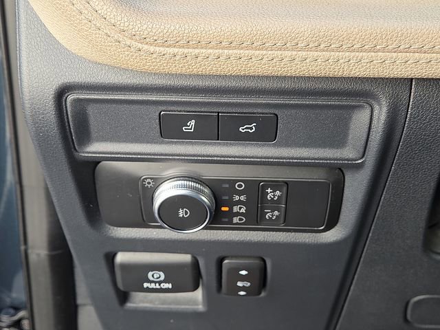 Used 2022 Ford Expedition Limited image 25