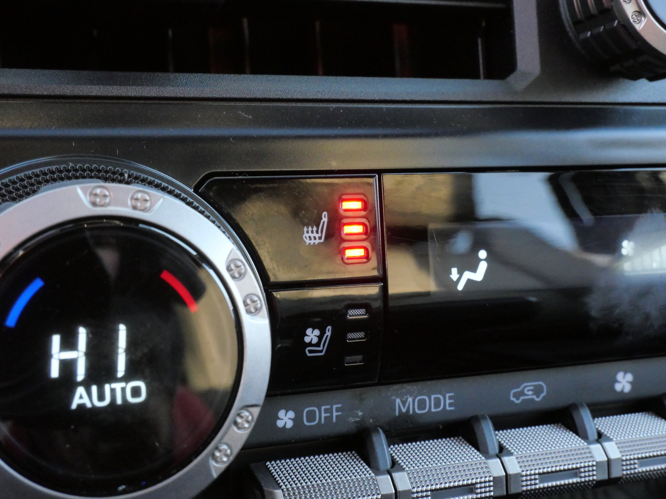 Used 2025 Toyota 4Runner Limited image 32