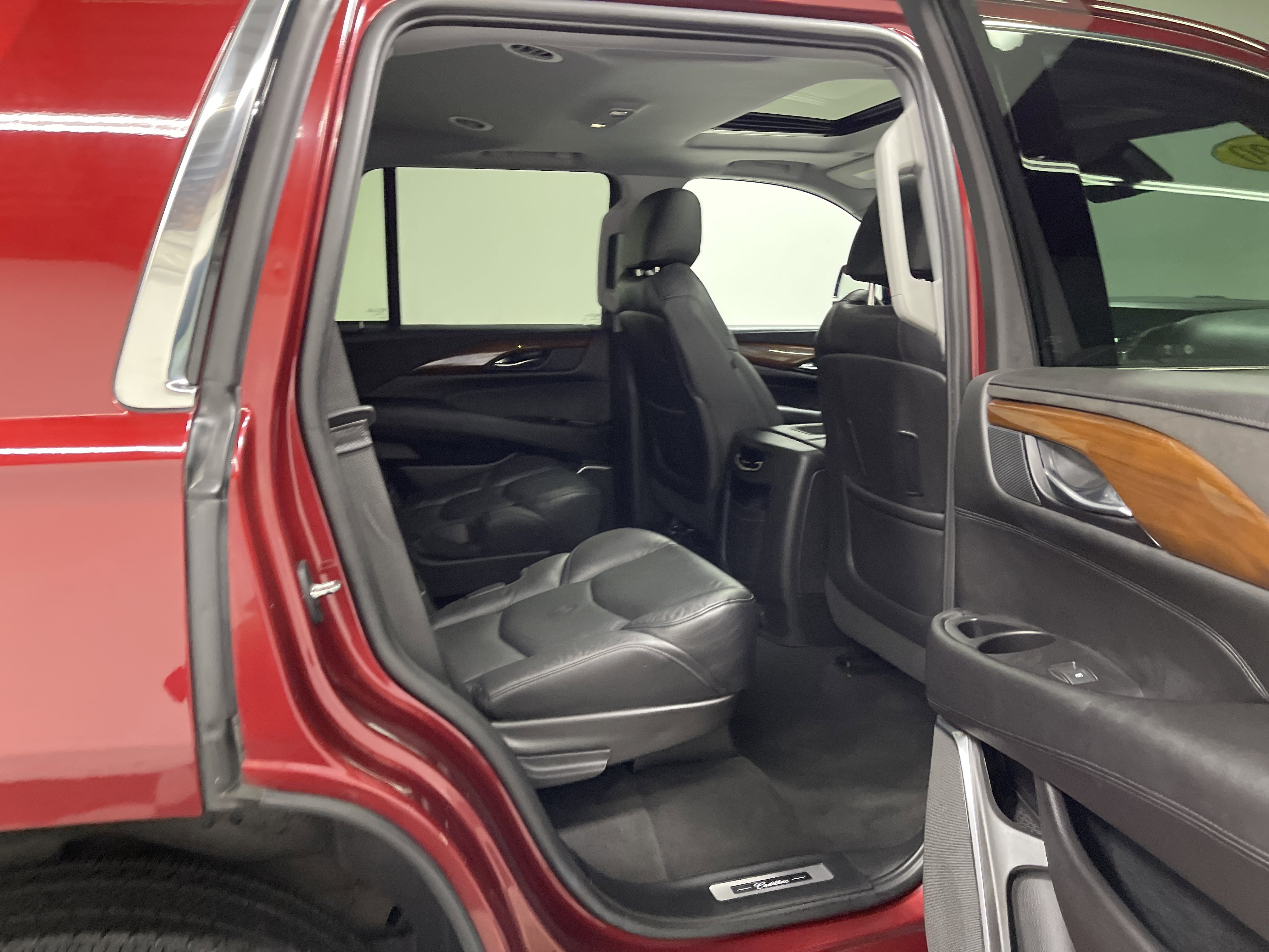 Used 2020 Cadillac Escalade Luxury AWD/4WD image 21