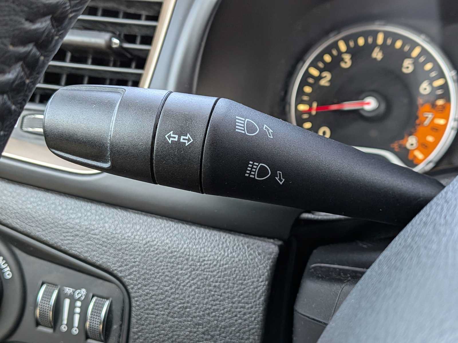 Used 2017 Jeep Renegade Latitude FWD image 25