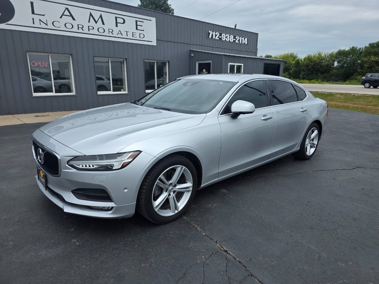 Used 2018 Volvo S90 T5 Momentum w/ Convenience Package FWD image 3