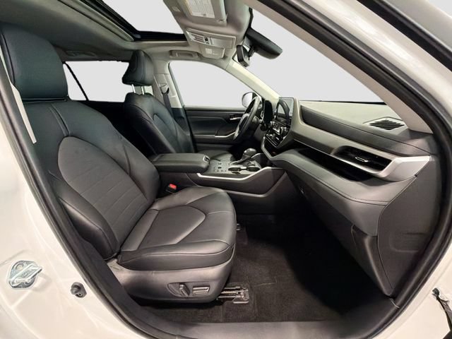 Certified 2025 Toyota Highlander XLE FWD image 24
