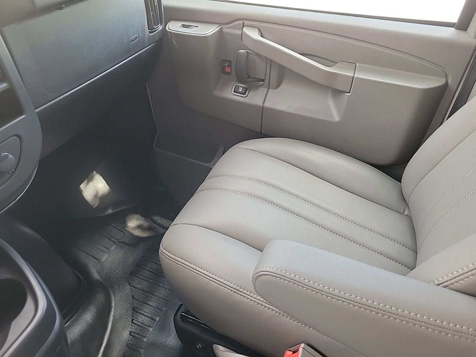 New 2025 GMC Savana 2500 Extended w/ Driver Convenience Package RWD image 30