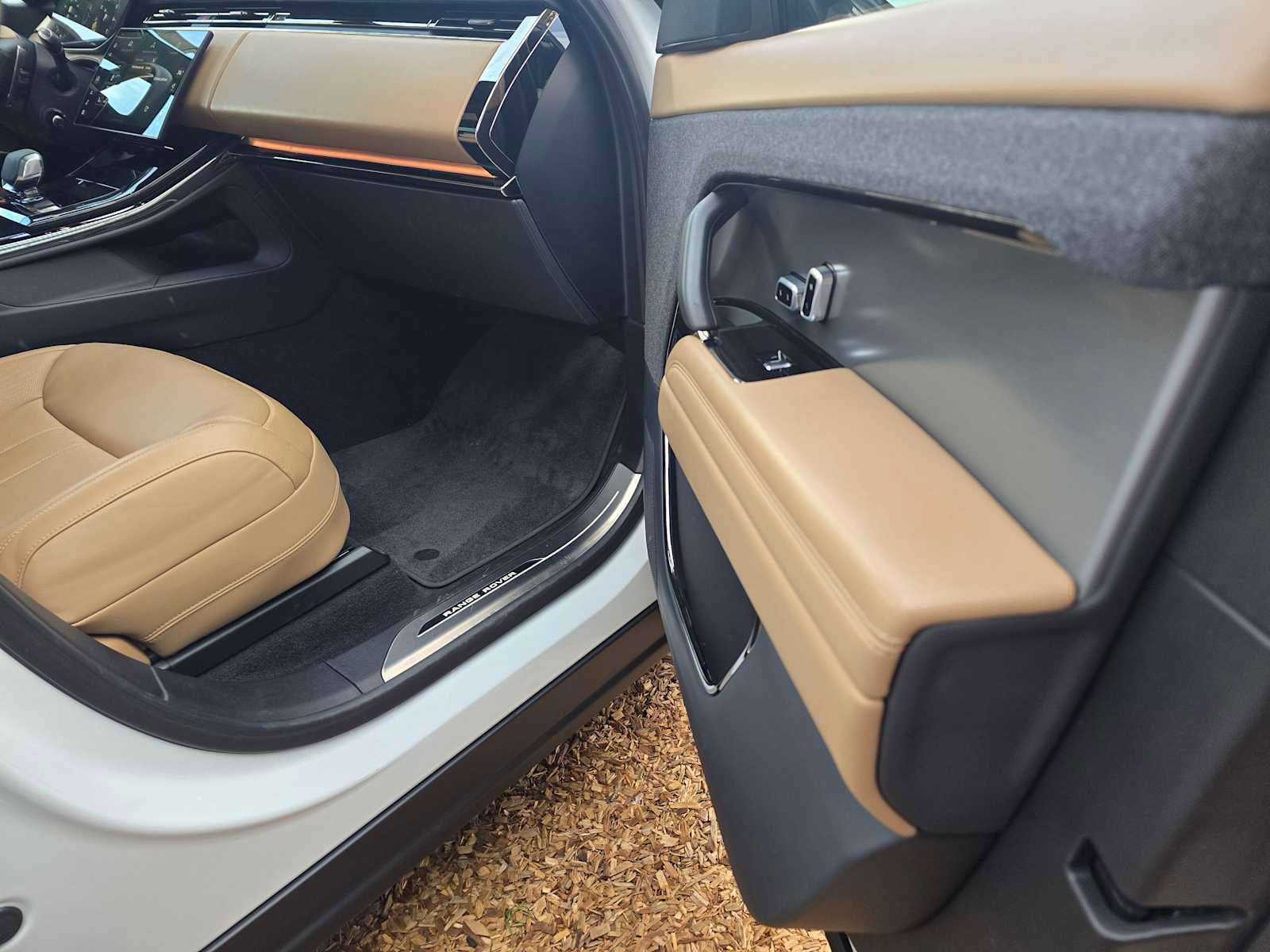 Certified 2025 Land Rover Range Rover Sport SE image 10