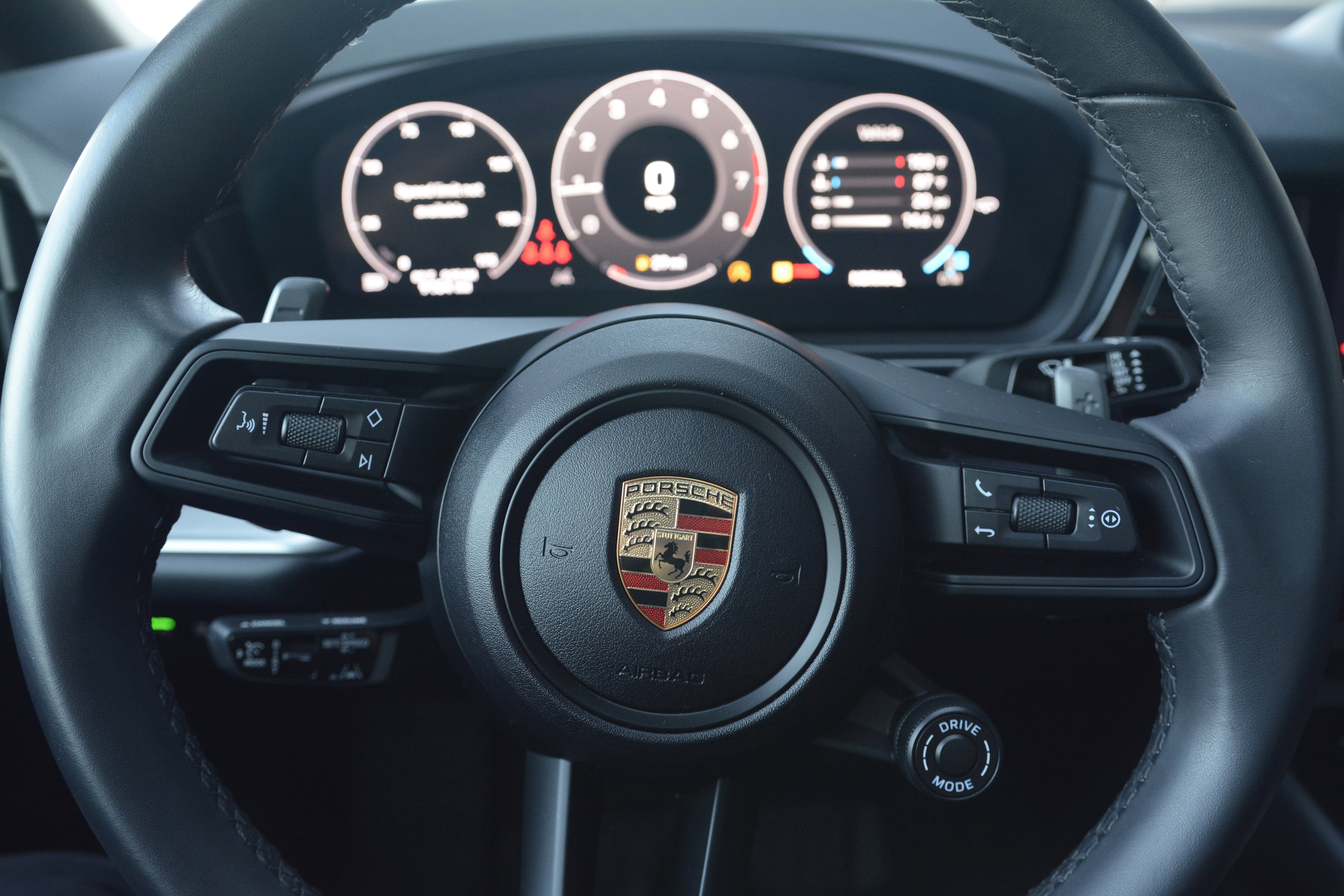 Certified 2024 Porsche Cayenne Coupe AWD/4WD image 16