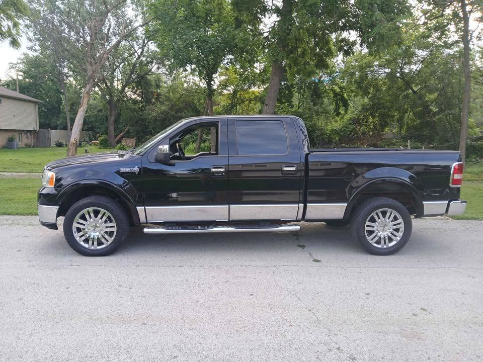 Used 2008 Lincoln Mark LT 4x4 image 2