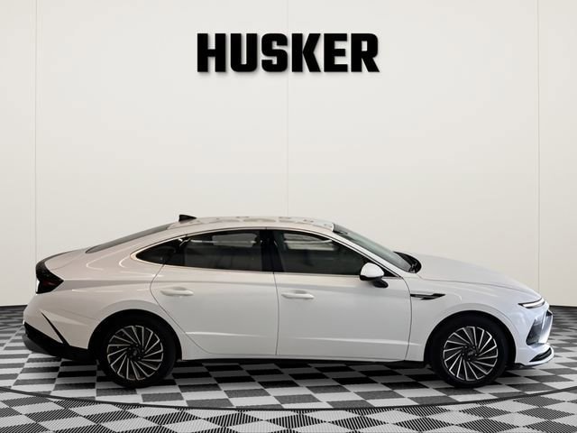Used 2025 Hyundai Sonata SEL FWD image 2