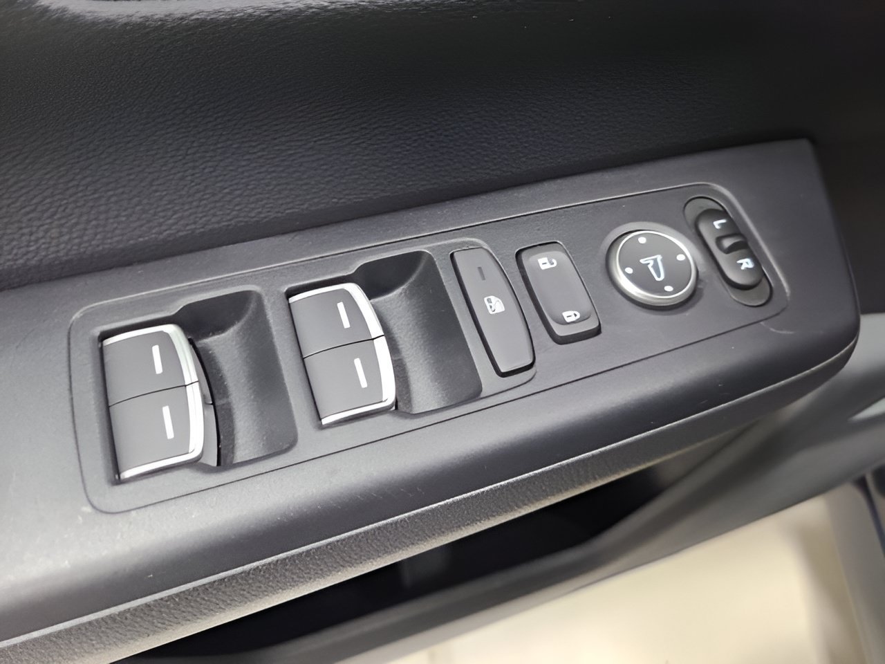 Used 2024 Honda CR-V EX-L image 22
