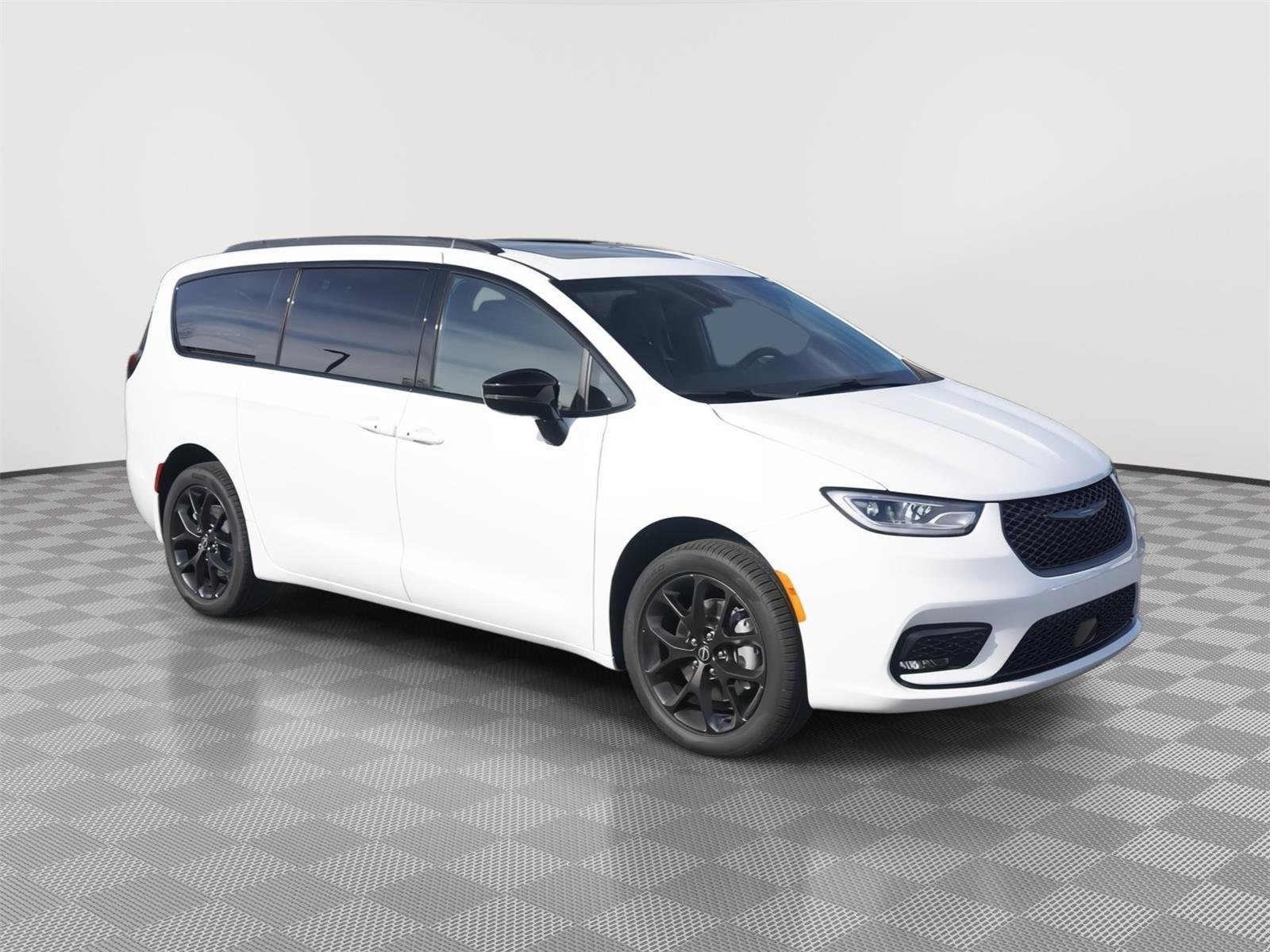 New 2026 Chrysler Pacifica Limited w/ S Appearance Package image 2