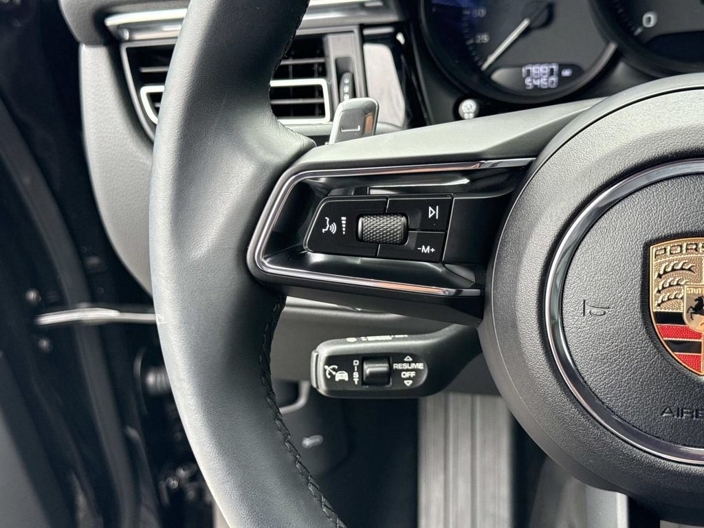 Used 2025 Porsche Macan AWD/4WD image 10