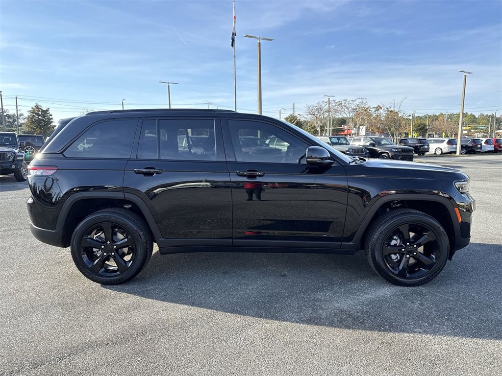 New 2025 Jeep Grand Cherokee Altitude w/ Trailer Tow Package image 2