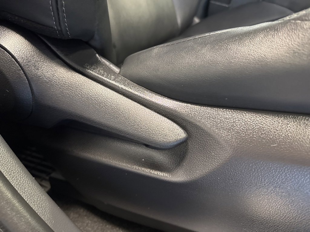 Used 2024 Toyota Venza XLE image 31