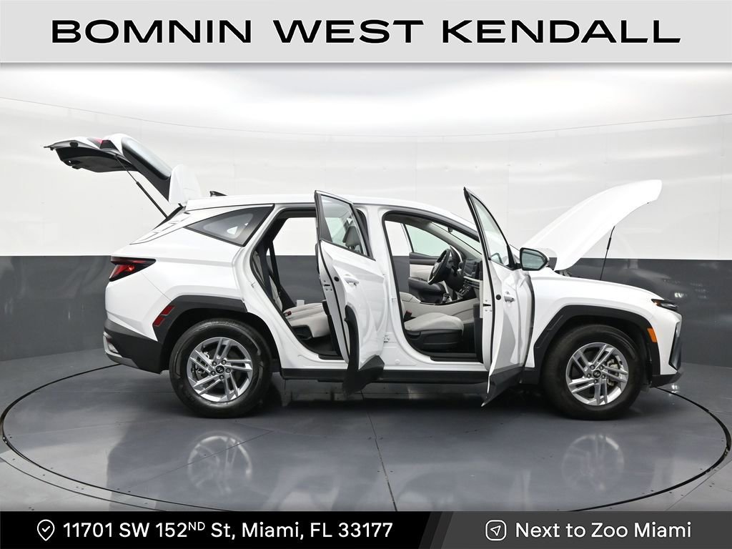 Used 2025 Hyundai Tucson SE image 30