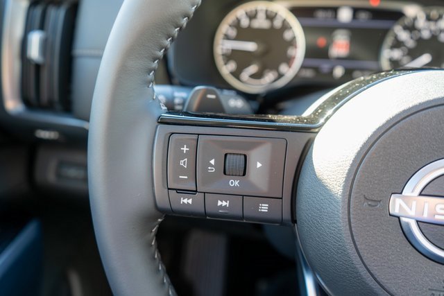 New 2025 Nissan Pathfinder SL image 16
