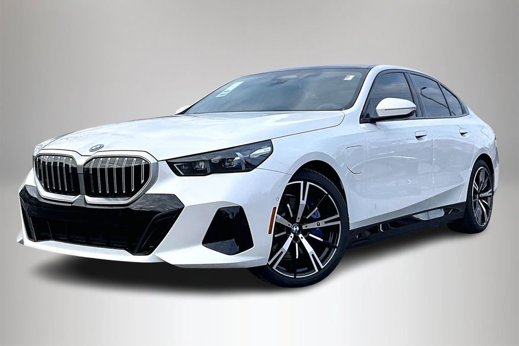 New 2026 BMW 550e xDrive image 2