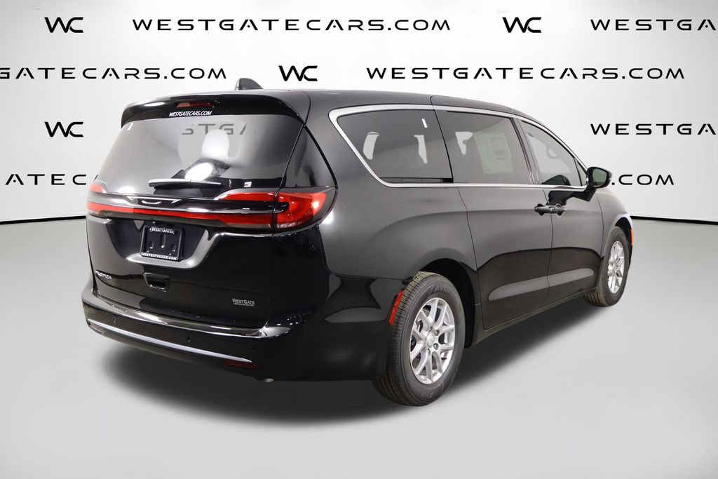 New 2027 Chrysler Pacifica Select FWD image 45