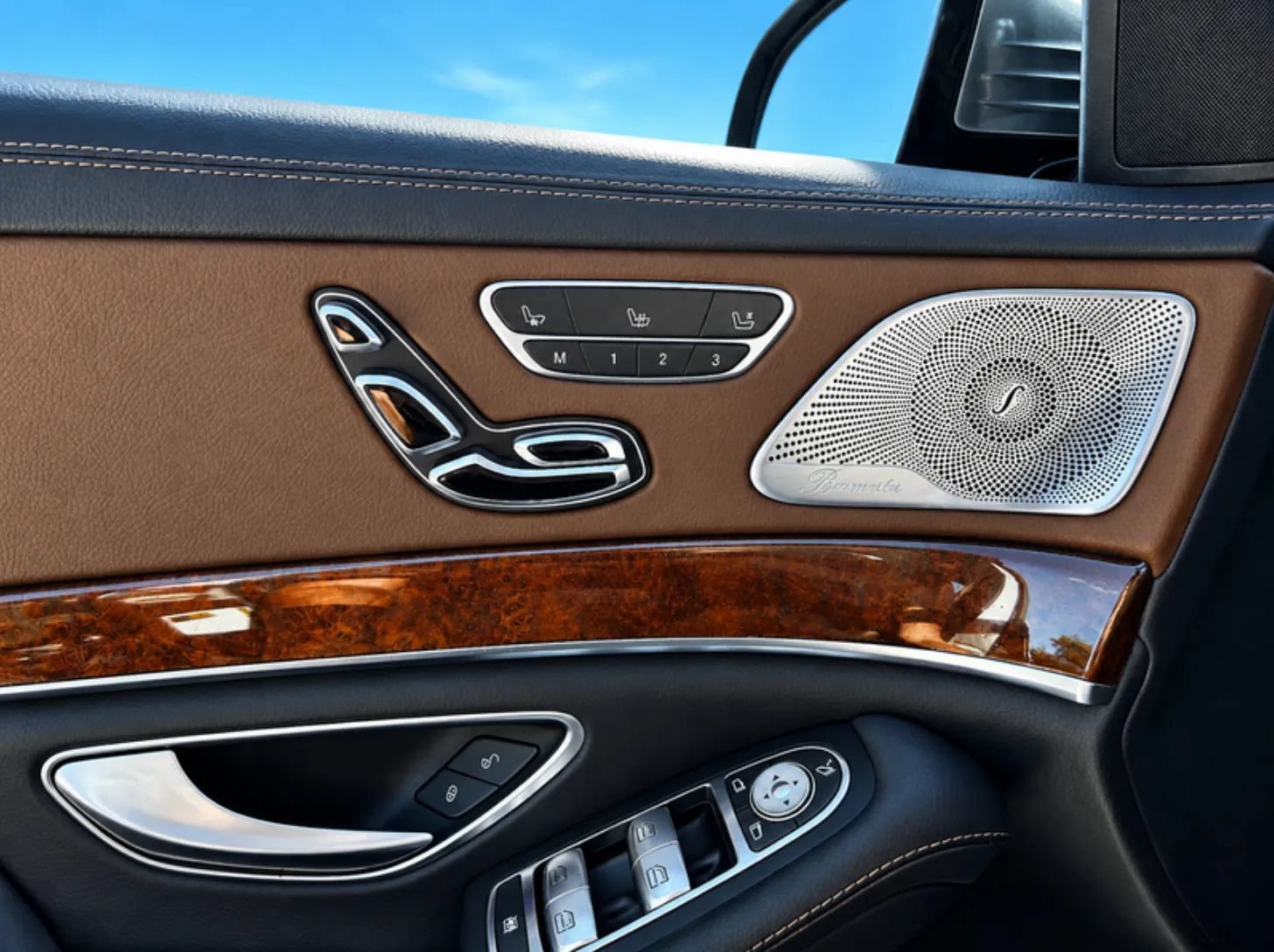 Used 2017 Mercedes-Benz S 550 Sedan w/ Premium Package image 16