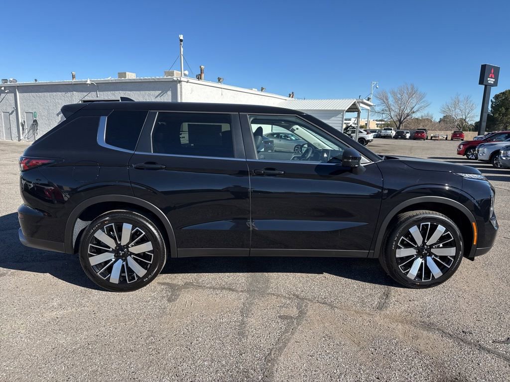 New 2026 Mitsubishi Outlander SE image 8