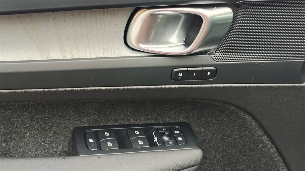 New 2026 Volvo XC40 B5 Core w/ Climate Package image 9