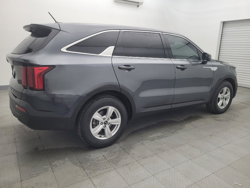 Used 2021 Kia Sorento LX image 10