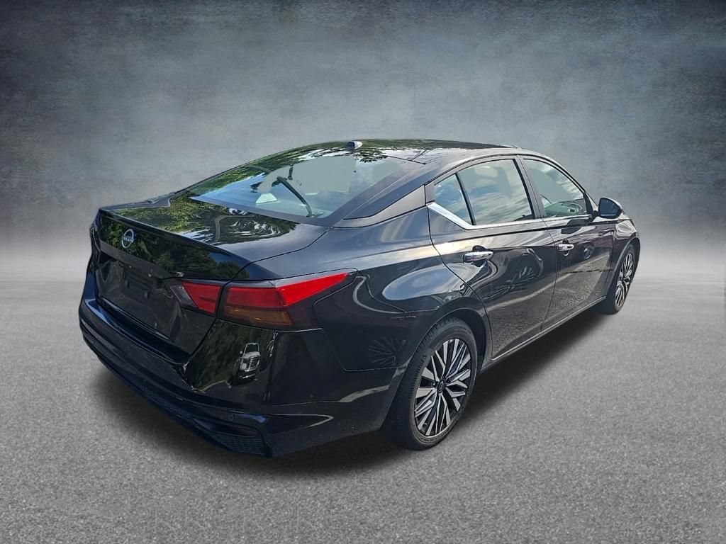 Used 2025 Nissan Altima 2.5 SV FWD image 8