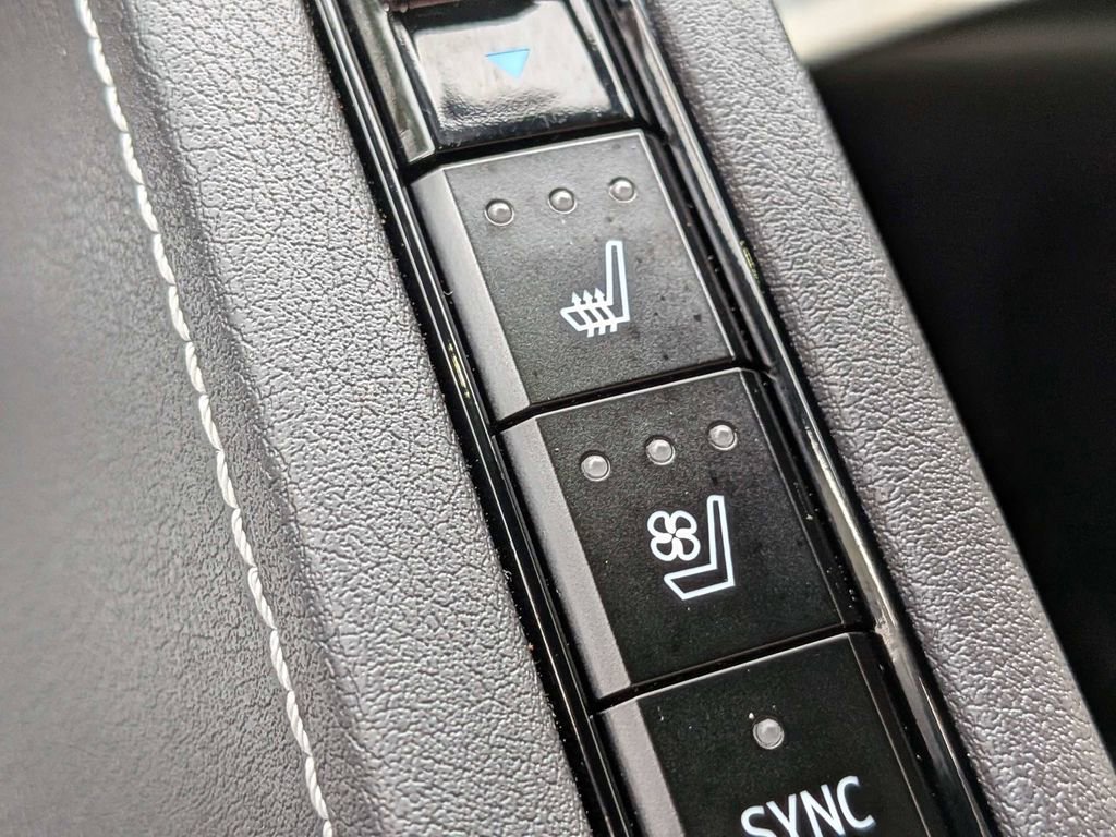 Used 2022 Chevrolet Corvette Stingray Preferred Cpe w/ Z51 Performance Package RWD image 25