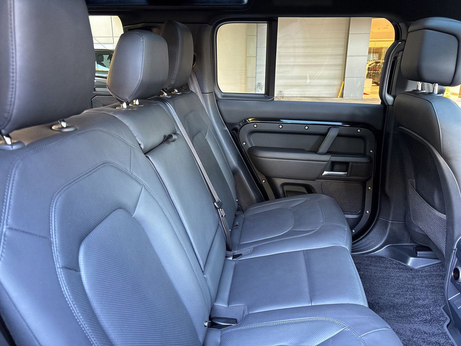 Certified 2025 Land Rover Defender 110 X-Dynamic SE image 30