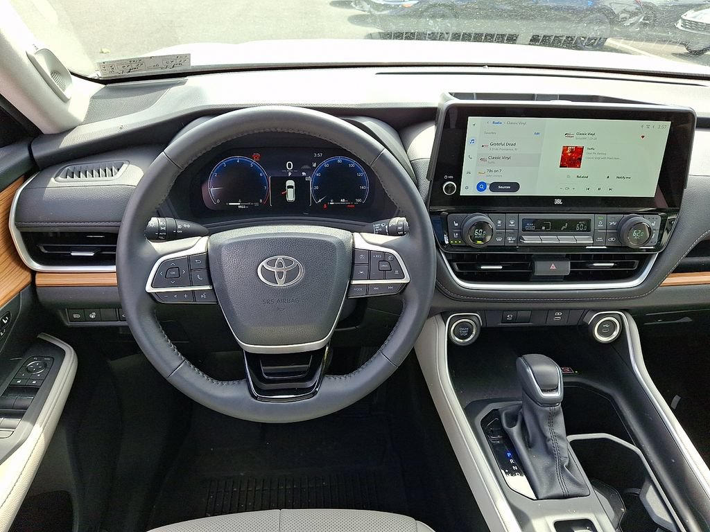 Used 2025 Toyota Grand Highlander FWD image 2