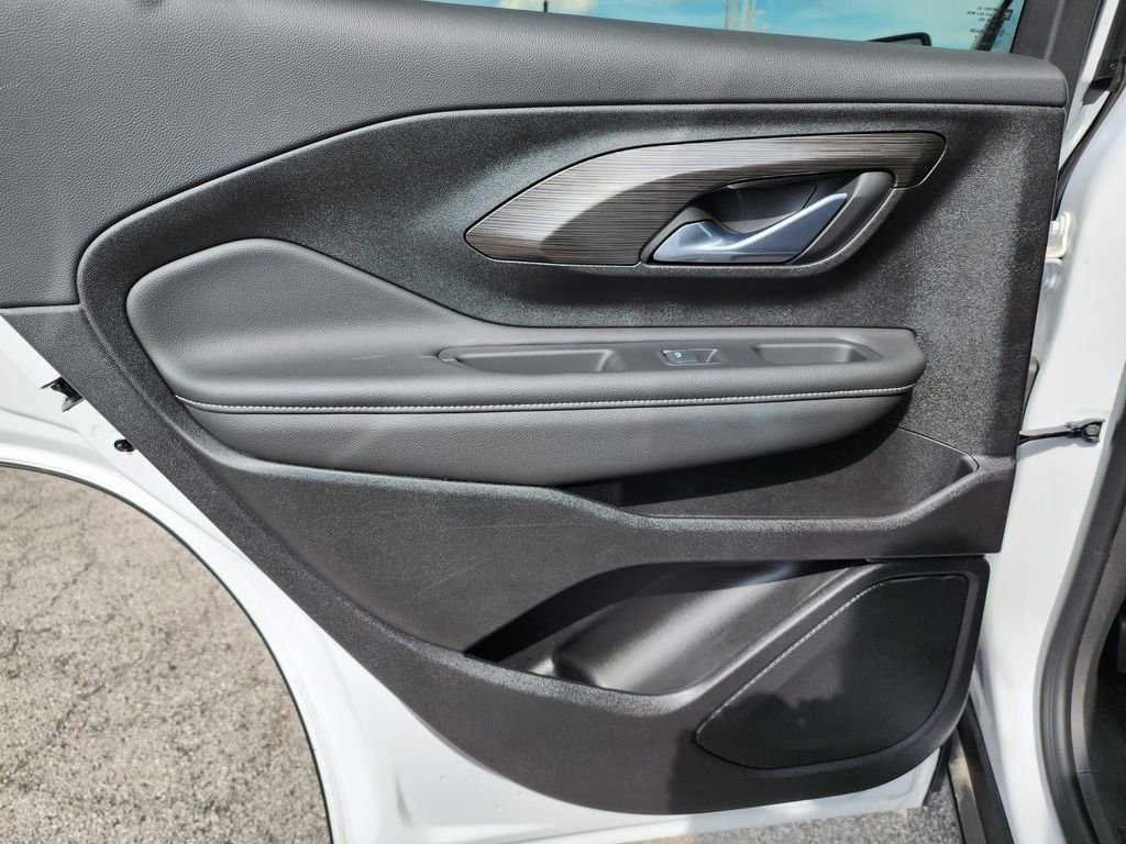 Used 2024 GMC Terrain SLE image 10