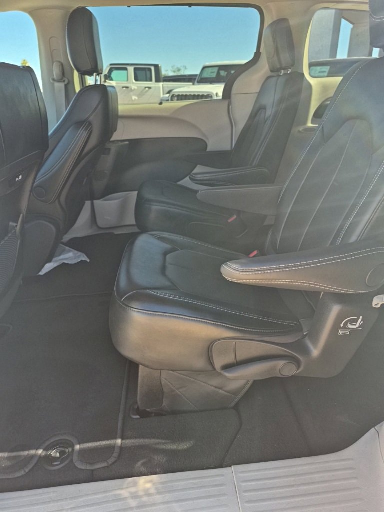 Certified 2024 Chrysler Pacifica Touring-L image 25