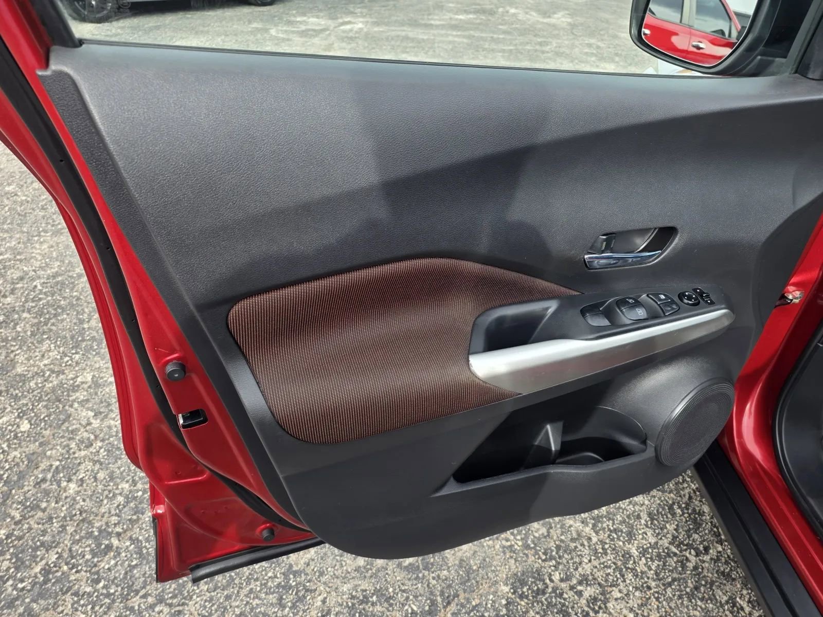 Used 2018 Nissan Kicks SR FWD image 10