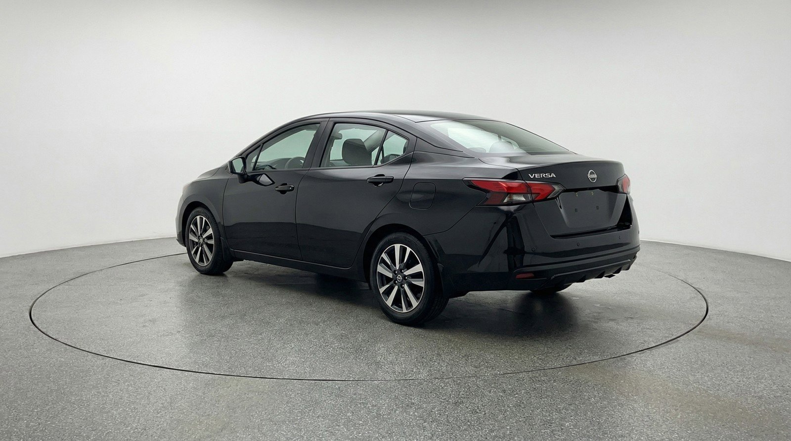 Used 2025 Nissan Versa SV image 6