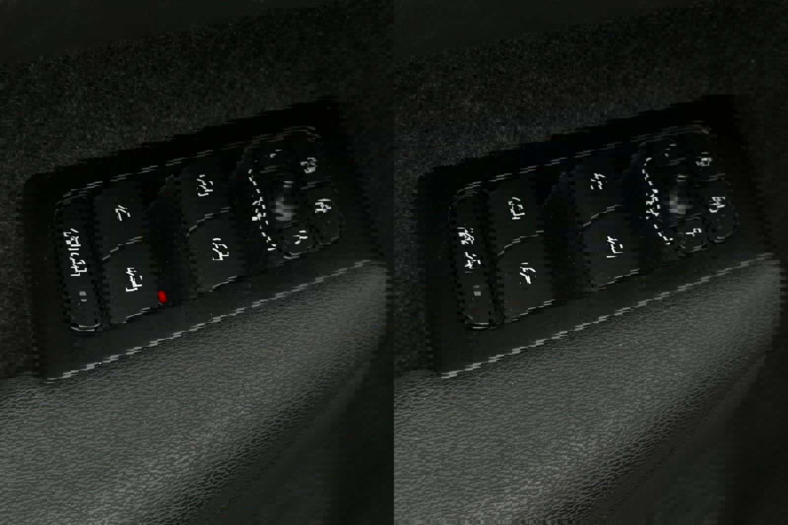 Used 2022 Volvo XC40 P8 Recharge Plus image 14